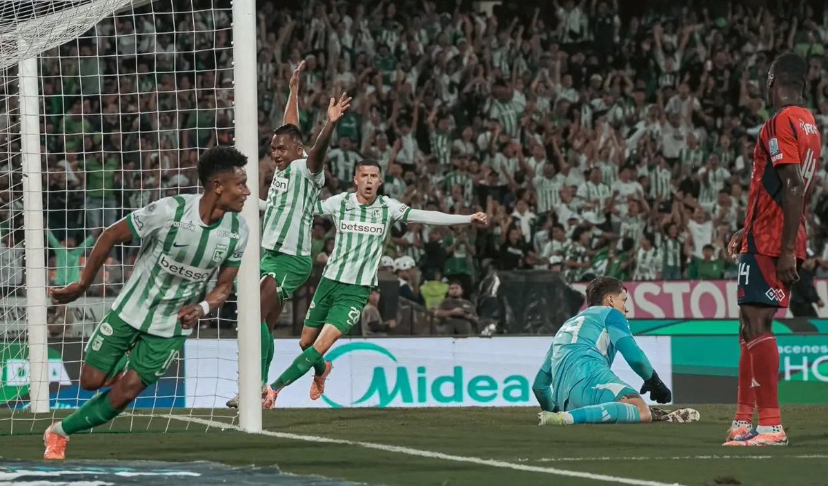 🟢 5-star Nacional blitz DIM in the #clasicopaisa 🔥 

   🟢 Atlético Nacional 5

           ⚽️⚽️Marino 14’ 24’
           ⚽️ Sarmiento 40’
           ⚽️ Román 44’
           ⚽️ Tesillo 63’

🔴 DIM 2

#ligabetplay #vamosnacional