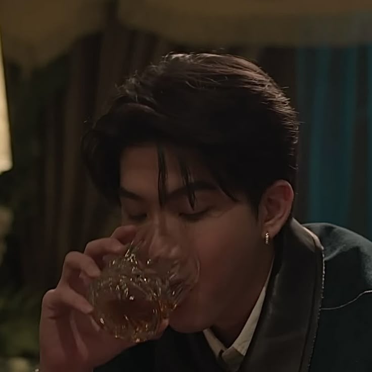 รู้สึกมั้ยคะ ว่าอยู่ๆ แซนเรย์ก็กลับมาแมส นี่ปะตัวตึงอลฟ. 👁👄👁