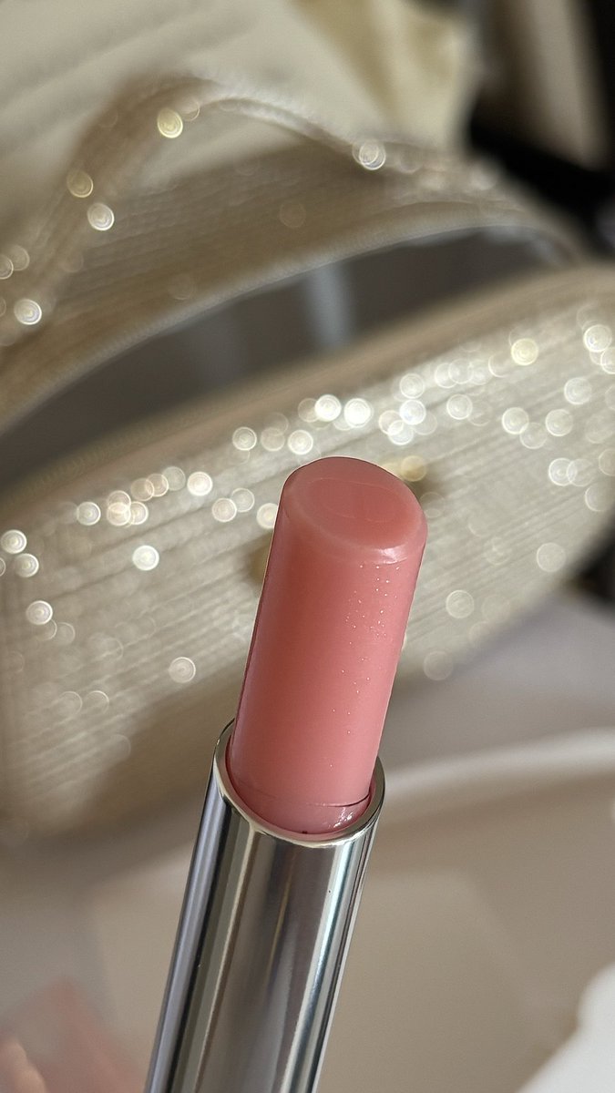 இ tweet media