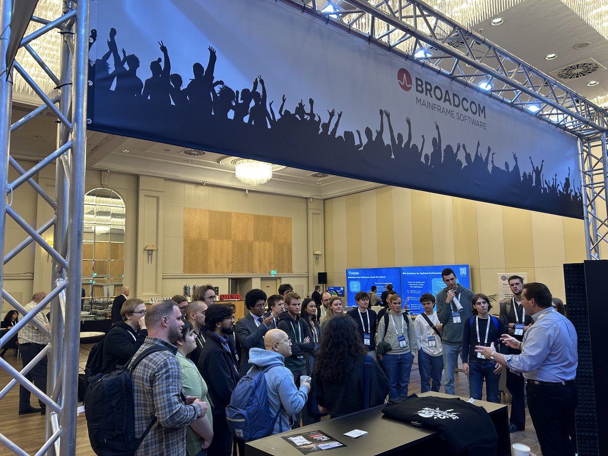 Db2KurtS's tweet image. @IDUGDb2 is about sharing experiences and shaping the future. So great to see the mainframe students of HoGent meeting @Broadcom senior VP @GregLotko