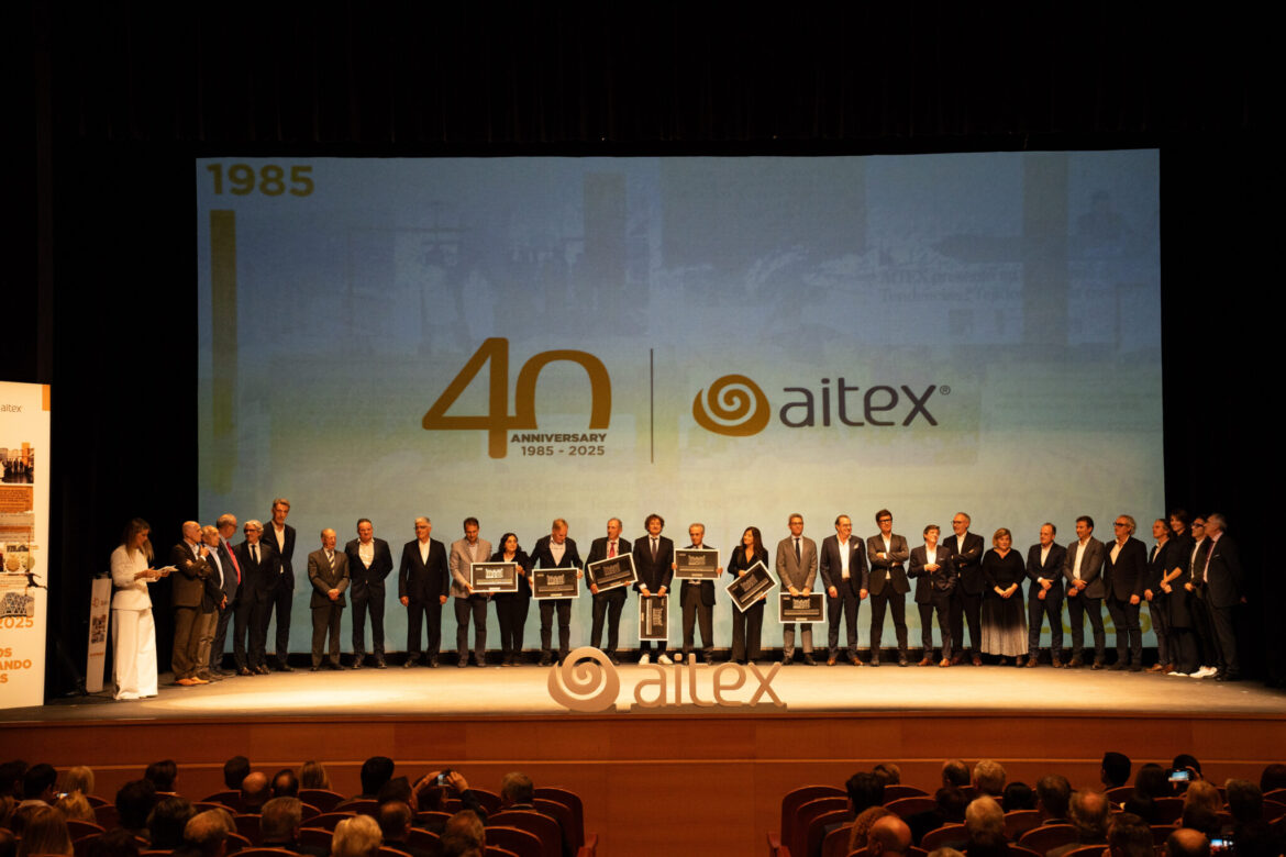 🎉 Celebramos los 40 años de @AITEX_insti, referente en innovación y desarrollo empresarial en Alcoy.

Desde #ESICComunidadValenciana seguimos impulsando juntos la formación, la innovación y el talento directivo.

🤝 Una alianza que transforma el territorio.
#AITEX40años