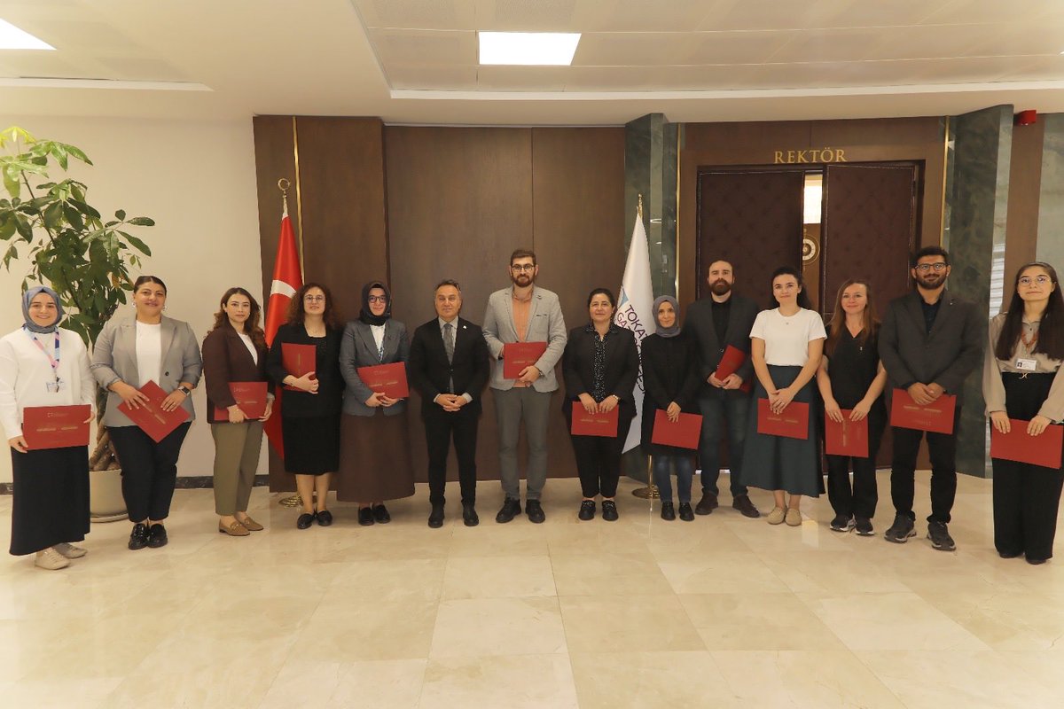 📌1. Uluslararası Aile ve Toplum Çalışmaları Kongresi”nin gerçekleşmesinde emeği geçen Burak Acar, Beyhan Doğan, Batuhan Ersöz, Demet Çakır, Vasviye Eroğlu, Burak Şirin, Tuğba Kocadağ Ünver, Zeynep Acungil, Ayşenur Kahraman, Melek Şen Aytekin, Bilge Batar, Rumeysa Özüçelik Şen ve