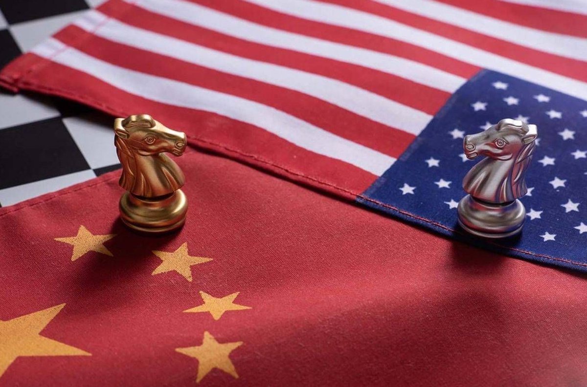 10 月 27 日，当地时间 10 月 26 日中美经贸团队在马来西亚首都吉隆坡结束为期两天的磋商。美国财长贝森特表示，双方达成了「非常实质性的框架协议」，美方「不再考虑」对中国加征 100% 的关税。
#中美关系 #贝森特 #中美经贸关系