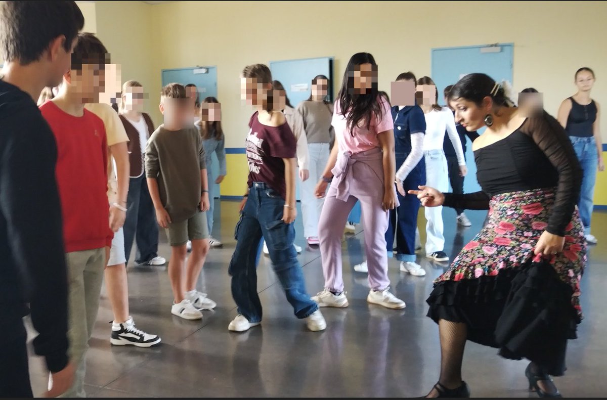 lloanci's tweet photo. Les 4èmes bilangues espagnol ont assisté les 16 et 17 octobre au festival Alba Flamenca sur les traditions musicales gitanes : film, spectacle, ateliers de danse et de pratique instrumentale étaient au programme. Financement de la Cité Éducative. https://t.co/zs80YAA5XS