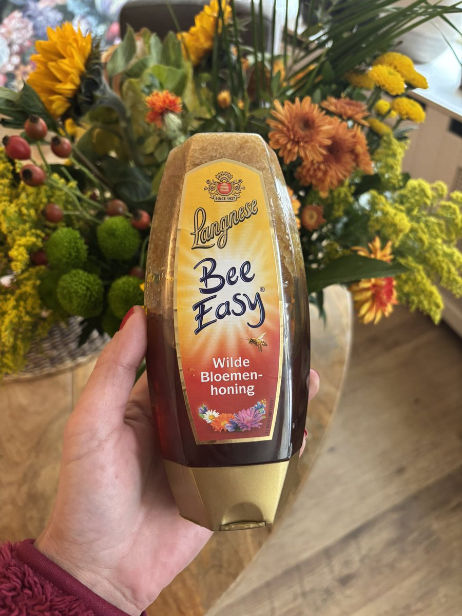 Lindaliciousss's tweet photo. Gatverdegatverdamme!
We worden genept waar we bijstaan!
Dit is geen echte honing 🍯🐝
En ja dat wist ik. Moeders was wat naïef.
#Langnese
#BeeEasy
#Honing https://t.co/qnFvTc2Crr