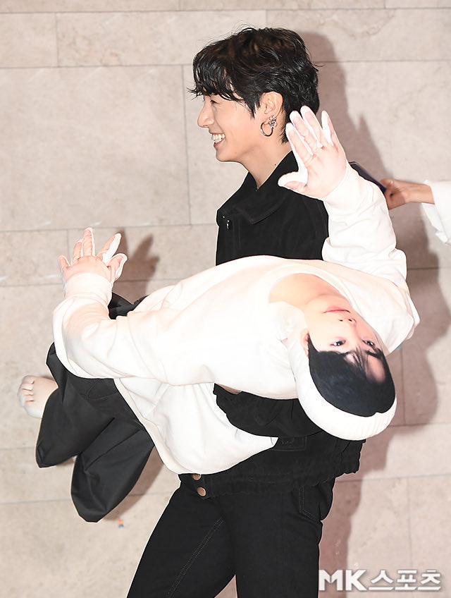 About to edit my face over Eunwoo’s and then it’s like Jungkook is carrying me on our wedding night