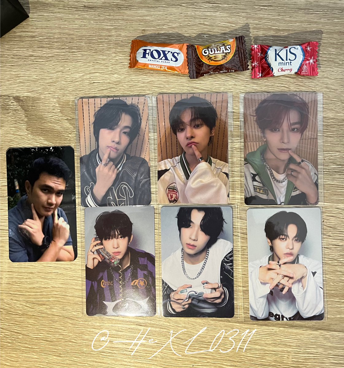 HeXL0311's tweet image. Finally kertas ganteng afjour (pt. 1) sampai rumah 🤩 thank you @sunmilgo udah bantu bawa pulang adek-adekku ini, special thanks juga buat taher sunbaenim udah jagain adek-adek selama di perjalanan 😆 #A1GOtesti