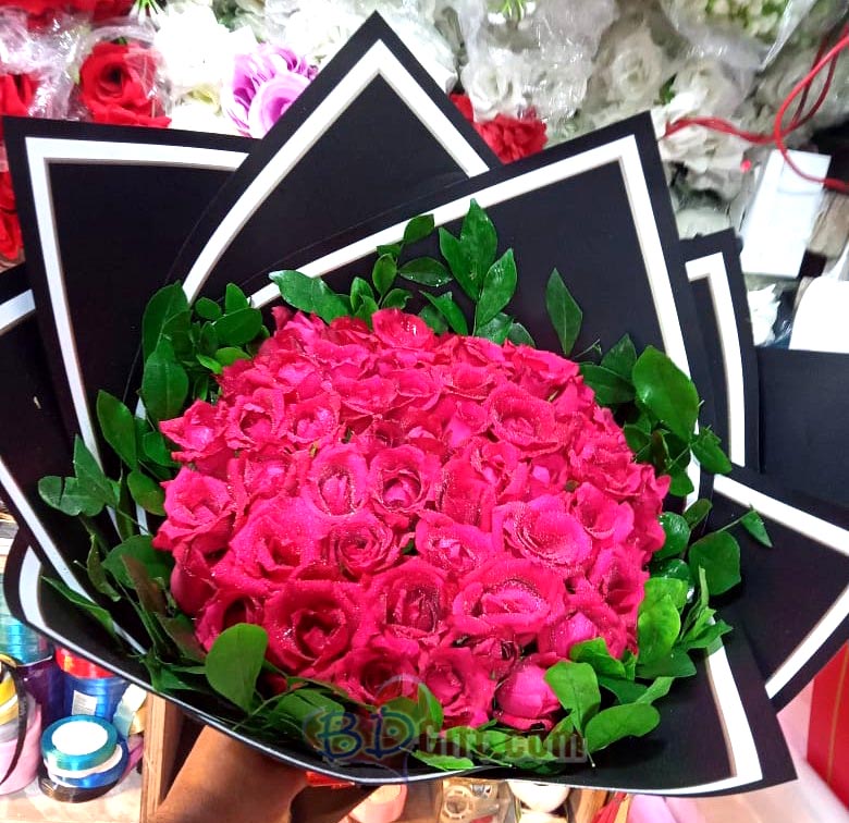 BDGift1's tweet image. 🌹 Express your love with elegance! ❤️
Send a stunning red roses bouquet to your special someone in Bangladesh and make their day unforgettable. 💌
🌐 Order now: bdgift.com/products/7849-…
#RedRoses #SendLove #bdgift #GiftsToBangladesh #FlowerDelivery #RomanticSurprise #LoveInBloom