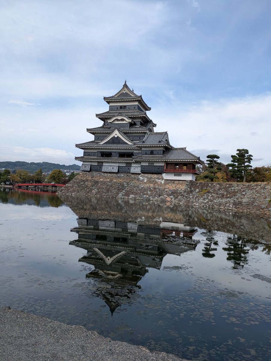 justonestep2025's tweet image. QP — my #ReflectionTime from Matsumoto Castle🏯🇯🇵
Stillness speaks louder than words — and deeper than noise🌿

@castlehunteruk 

#VisitJapan #BeautifulDestinations #KindnessMatters #TravelForAll #HiddenGem