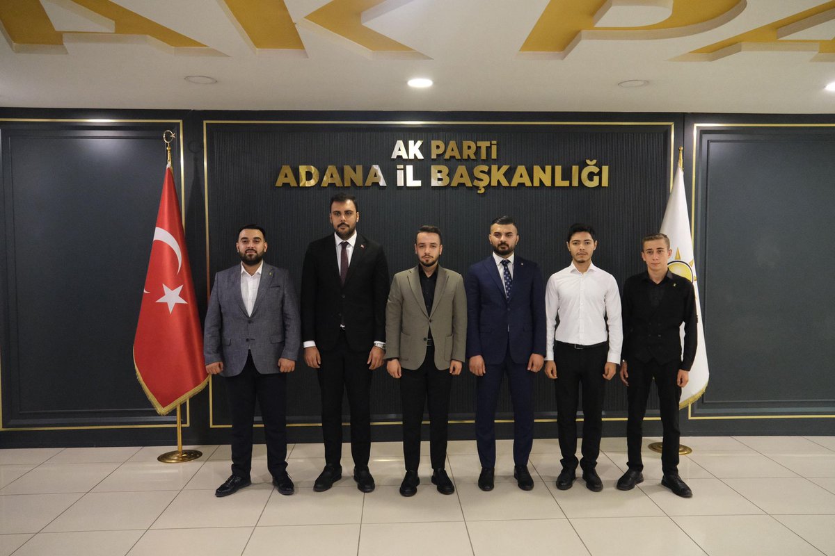 AK Gençlik Adana 
İYİ Partilileri üye yaptı 

AK Parti Adana Gençlik Kolları Başkanı Yusuf Özdemir ve ekibi saha çalışmalarına hız kesmeden devam ederken İYİ Partiden gençleri AK Partiye kazandırdılar. 

Başkan Yusuf Özdemir, önceki dönem İYİ Parti Adana İl Gençlik Kolları