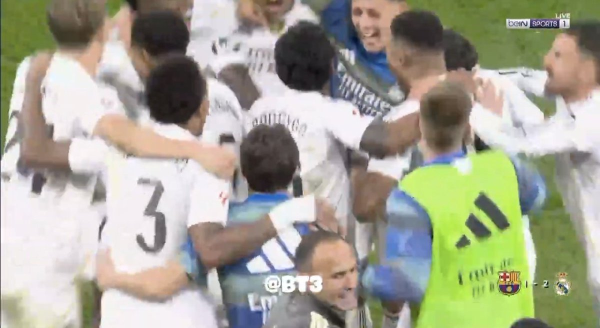 Chavoshi777's tweet image. فصل پیش ۱۶ گل خوردن، دوتا فینال باختن، دوبار کامبک خوردن و سه تا جام رو مستقیم به بارسا باختن.
حالا با یه برد حداقلی مقابل یکی از بی‌مهره‌ترین بارساهای چند سال اخیر، جوری خوشحالی کردن که انگار این اولین و آخرین الکلاسیکوی تاریخه.
حجم فشاری که روشون بود رو‌ میشه کامل حس کرد.