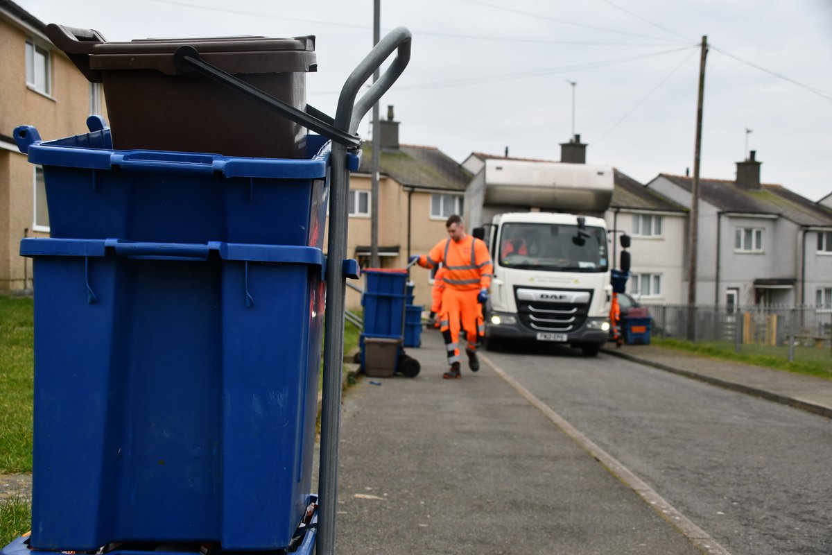 Households on Anglesey threw out 281 fewer tonnes of general waste this year!

The challenge? Increase our recycling rates to hit the national 70% target. Every bit of recycling at home helps.