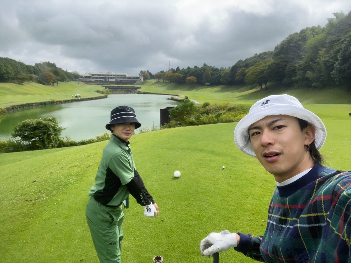 Torippiyo2's tweet image. 先日のゴルフ⛳️
北園涼氏🏌️♂️
近藤頌利氏
と
まさかの小越勇輝氏。笑
ゴルフしっかりハマっております♡
#ゴルフ