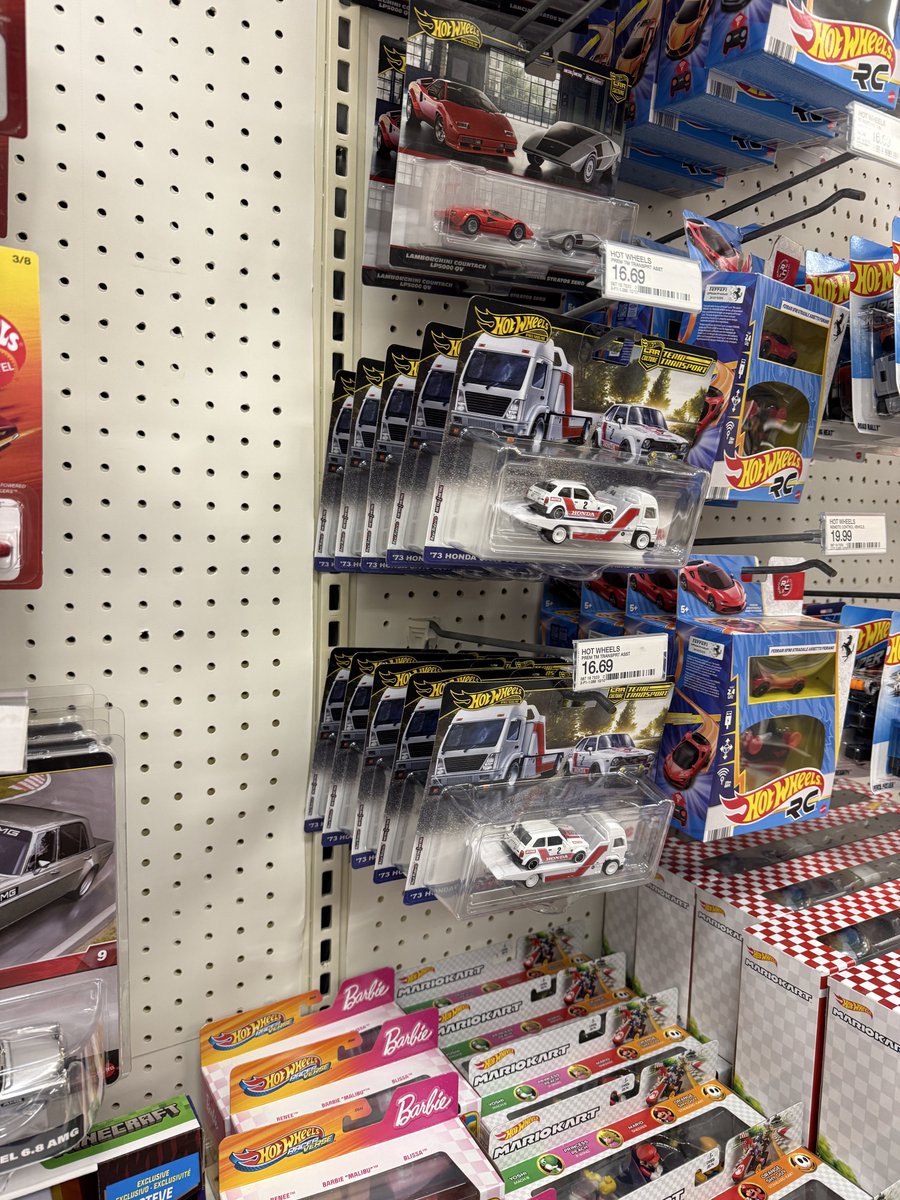 Some days you just get lucky !! 
F1 Premium Hot Wheels !! 🎯

Also wanted the Honda transport but left for now considering what I just grabbed.