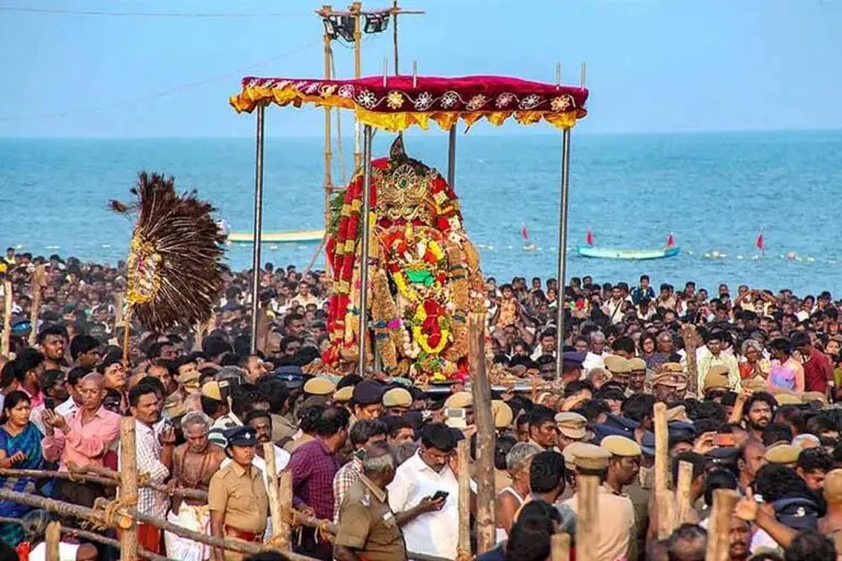 KalaForTemples's tweet image. #Soorasamharam is celebrated on Oct 27th, 2025 (sixth day of Kandasashti Vratham)
Thousands of devotees gather at Murugan temples to witness the majestic Soorasamharam, a divine spectacle that fills the atmosphere with devotion and spirituality.
Catch the live broadcast on…