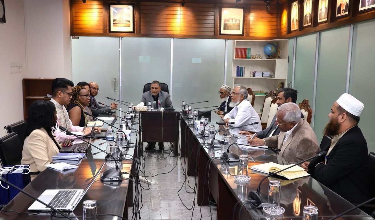 commonwealthsec's tweet image. A Commonwealth team, led by the Adviser and Head of the #Commonwealth Electoral Support Section,
@LinfordAndrews, is in Bangladesh to assess pre-election preparations &amp;amp; the overall conditions under which the country’s forthcoming elections will be conducted.

The team held…