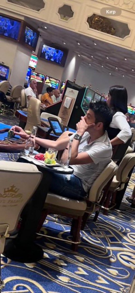 Kumar oynarken görüntüleri çıkan Yaşar Kemal Uğurlu, bu federasyonda VAR Koordinatörü olarak görev yapıyor.

Bahis oynadığı tespit edilen hakemlerin isimleriyle açıklanmaması da temiz hakemleri zan altında bırakma durumunu doğuruyor.