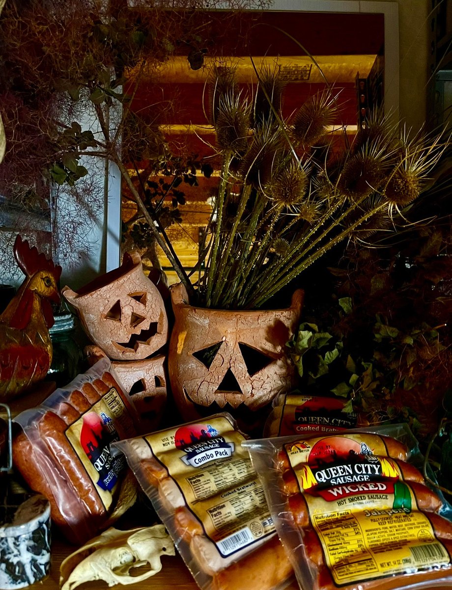 Happy “Boo” week!🎃👻💀
#MondayMood #HalloweenVibes #WickedHotSmokedSausages