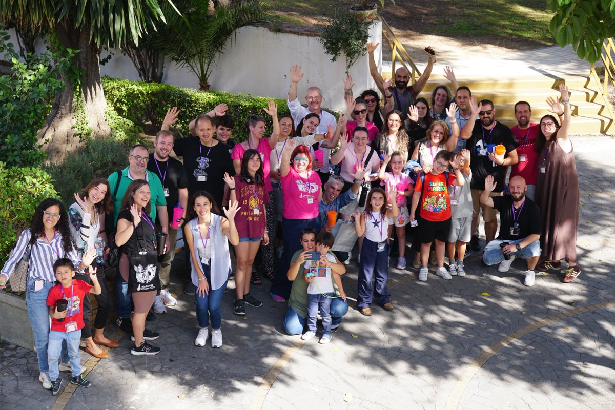 🫶 Nuestra icónica y familiar foto de familia

Imagen obra de <a href="/NiloVelez/">Nilo Vélez</a> 

#WPFemMlg #WordPress #Cute