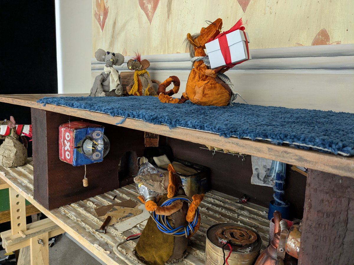 A small preview of our upcoming festive show—see if you can spot Henry getting some reps in! 🏋️
Looks fun? Join one of our free upcoming courses: help build the set, make props and puppets and more. 
Sign up here: t.ly/abH3N
#mtgs #bognor #creative #art #free #course