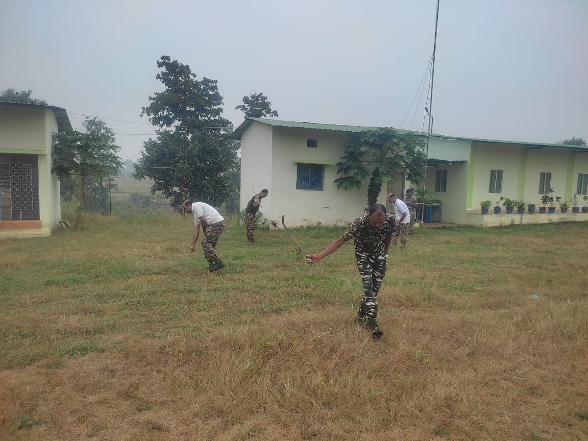 148 बटालियन केन्द्रीय रिजर्व पुलिस बल मण्डला द्वारा ’’स्वच्छ भारत स्वस्थ भारत’’ अभियान के तहत् दिनांक 27/10/2025 को स्वच्छता अभियान का आयोजन किया गया।