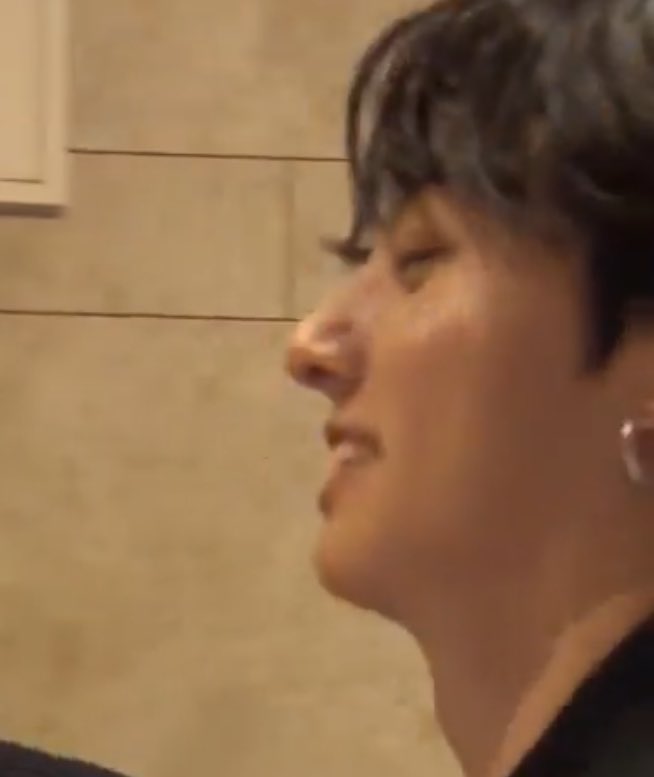 leopardtae's tweet image. did Jungkook get a nose job cos bro what that is not his side profile ??????