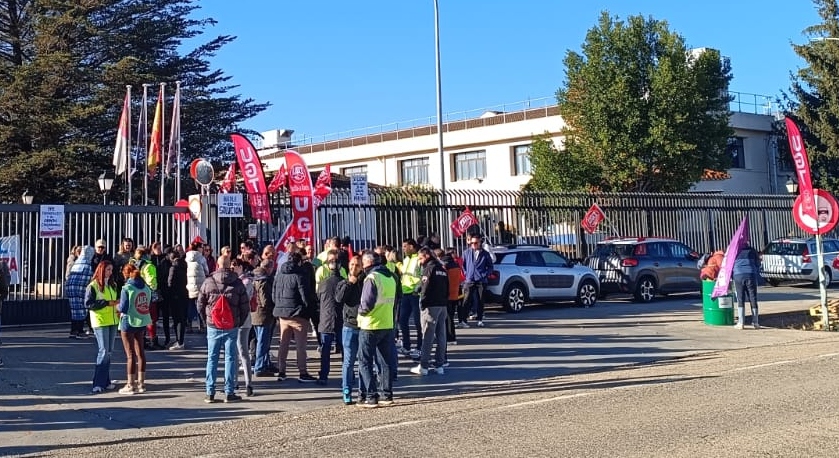 🔴  Segunda jornada de huelga en #Mahle con un seguimiento del 100% en la recta final de las negociaciones por el ERE

🗣 “Si a partir de mañana no empiezan a cambiar las cosas, estaremos muy cerca de no firmar el expediente de regulación de empleo y de acabar en los juzgados”