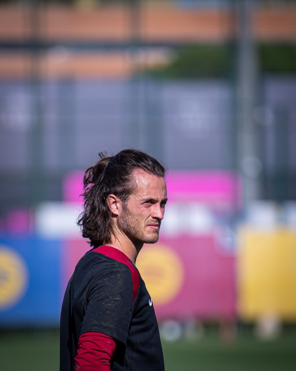 FCBarcelonaB's tweet image. 🔋 Entrenament de recuperació per arrencar una nova setmana! 💪🏼
💙❤️