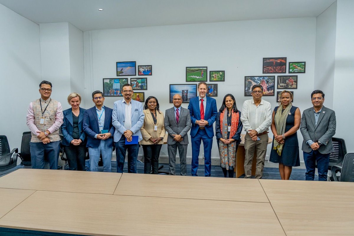 commonwealthsec's tweet image. A Commonwealth team, led by the Adviser and Head of the #Commonwealth Electoral Support Section,
@LinfordAndrews, is in Bangladesh to assess pre-election preparations &amp;amp; the overall conditions under which the country’s forthcoming elections will be conducted.

The team held…