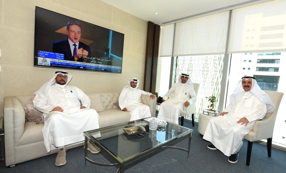 التقى رئيس الاتحاد د. خالد البراك وأمين السر عامر الديحاني بحضور رئيس لجنة العلاقات العامة في نقابة التعليم العالي عبدالعزيز الحمد أمين عام اتحاد مصارف الكويت د. يعقوب الرفاعي لبحث سبل التعاون بشأن مقترح الراتب المرن المقدم من الاتحاد ويشكر الاتحاد د. الرفاعي على التعاون المثمر