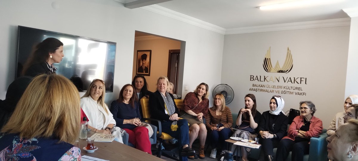 Yönetim Kurulu Başkan Vekilimiz ve Yönetim Kurulu Üyelerimizin de katıldığı, Kadın Meclisi Başkanımız Sn. Gökşen Curci ve Meclis Yönetim Kurulu Üyelerimiz tarafından organize edilen buluşmada, Balkan kadınlarını Vakfımızda misafir ettik. Dayanışma, paylaşım ve kardeşlik