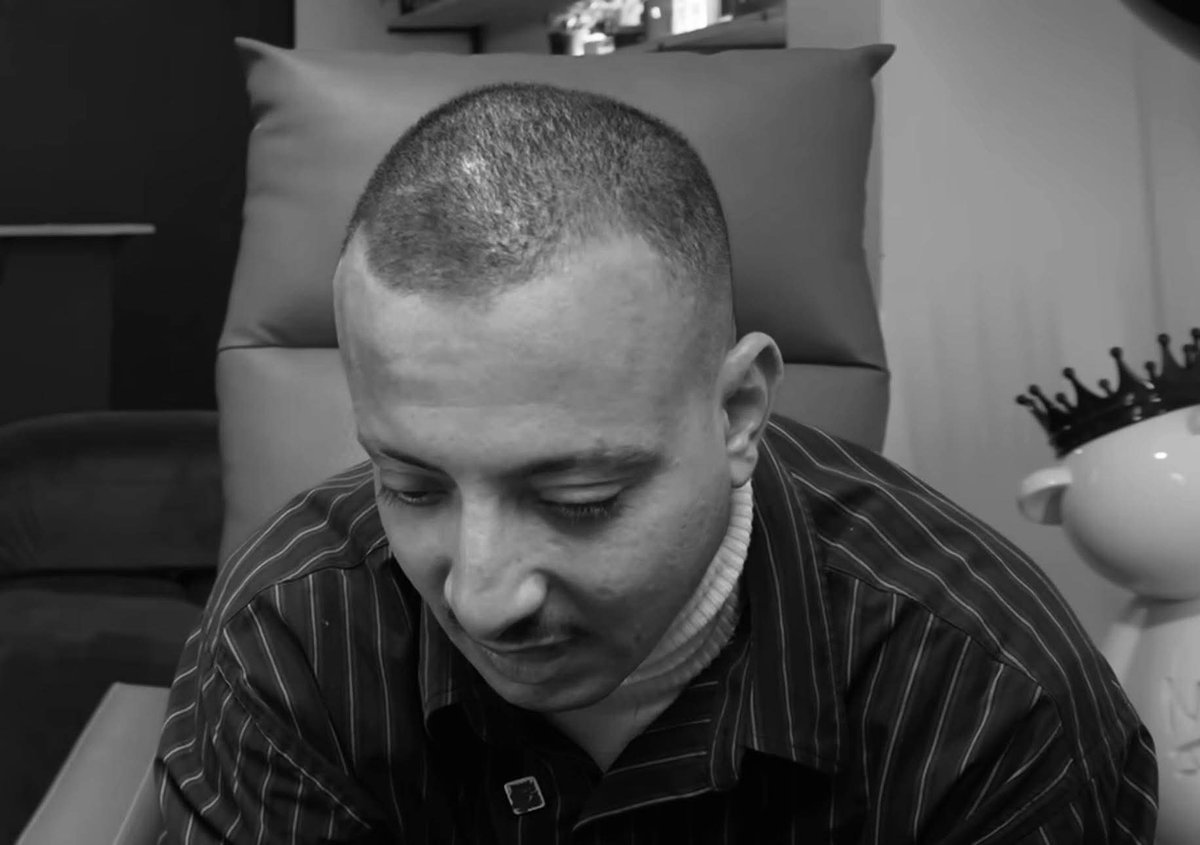 - متسيط انت يا حماده؟  

متسيط بس بالاونطه عندي ٣٦ سنه ولسه لا عندي شقه ولا اتجوزت