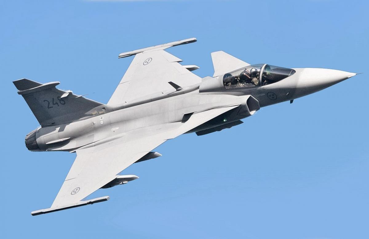 Swedish Saab to open factory in Ukraine for Gripen fighter jets

Saab plans to double Gripen production, partly by building a new assembly plant in Ukraine, the company’s CEO Mikael Johansson told the Financial Times.

Last week, Ukrainian President Zelensky and Swedish Prime