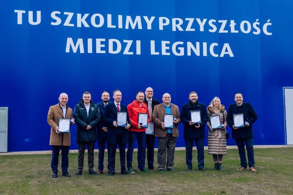 CzajkowskiLuke's tweet image. Dziś miałem przyjemność uczestniczyć w oficjalnym otwarciu wyremontowanego obiektu sportowego, który służy @MiedzLegnica ⚽💚💙
Gratuluję wszystkim zaangażowanym w ten projekt – to kolejny dowód na to, że inwestowanie w infrastrukturę sportową to inwestowanie w przyszłość…