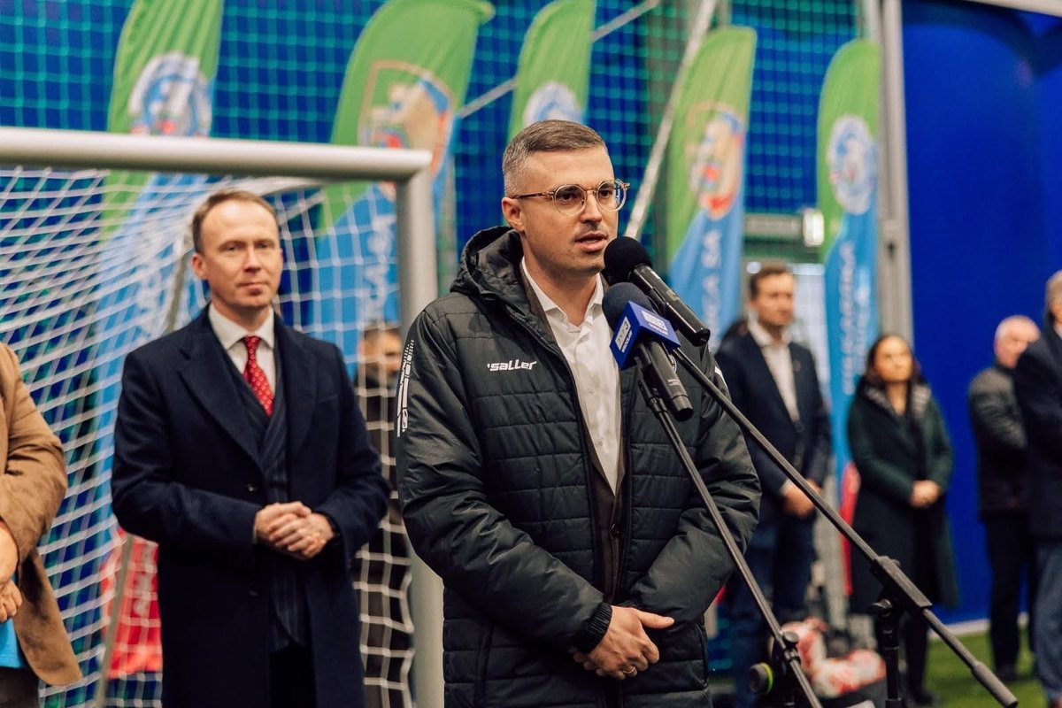 CzajkowskiLuke's tweet image. Dziś miałem przyjemność uczestniczyć w oficjalnym otwarciu wyremontowanego obiektu sportowego, który służy @MiedzLegnica ⚽💚💙
Gratuluję wszystkim zaangażowanym w ten projekt – to kolejny dowód na to, że inwestowanie w infrastrukturę sportową to inwestowanie w przyszłość…