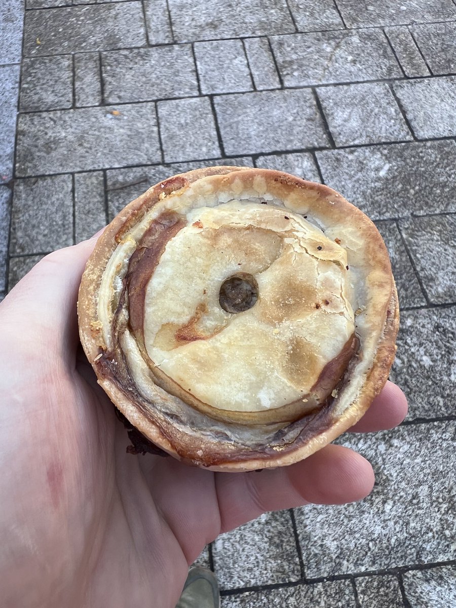 bobthorburn's tweet photo. It’s getting to be an expensive habit, totally worth it though.  #Nevisbakery https://t.co/0dZTQCly9n