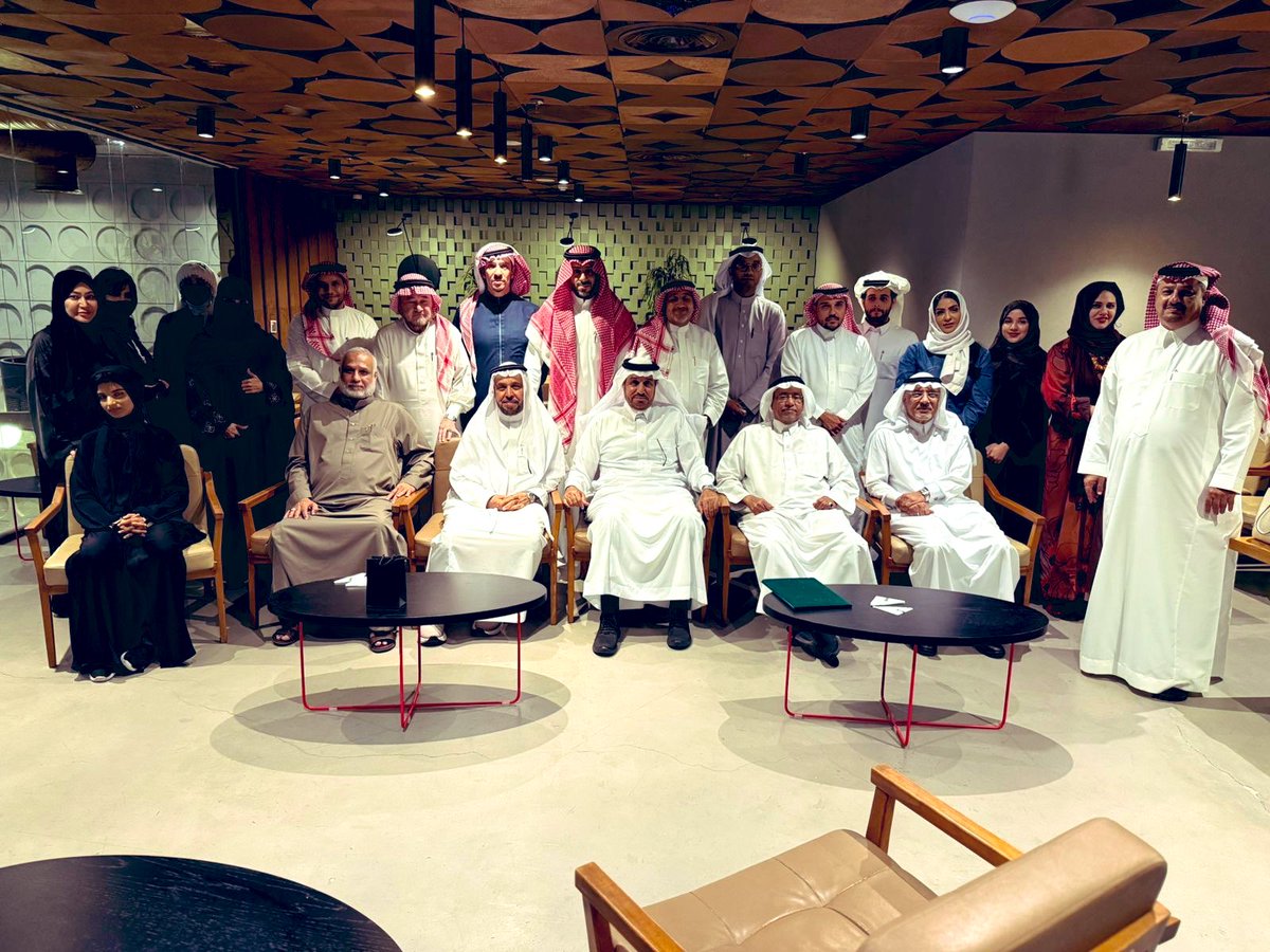 شارك الإعلامي ماهر عبدالوهاب ،عضو جمعية الإعلام السياحي ،في أمسية ثقافية بعنوان "منهجيّات الإعلام السياحي والثقافي" التي نظمها نادي المبدعين الثقافي بمدينة جدة، بمشاركة الأستاذ *ةمحمد العمري ،وبإدارة الإعلامية غيداء الغامدي.

وتناول الزميل ماهر عبدالوهاب في مداخلته أهمية بناء