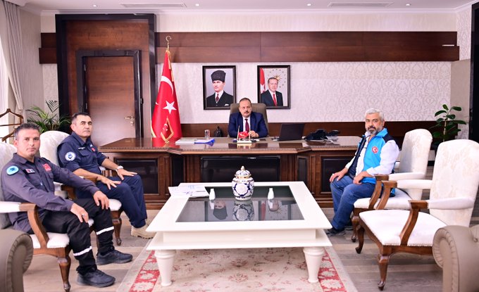 Yesevi Hareketi Derneği Aydın İl Başkanı Vali’yi Ziyaret Etti