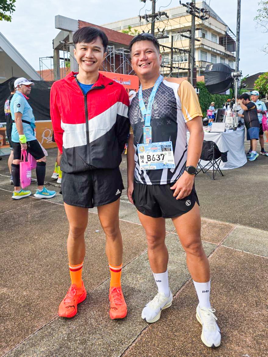 NinjaTooK's tweet photo. 🐉✨️ ลุงตุ๊ก และ สาวงามจาก กทม. พร้อมเซเลปคนดังภาคอีสาน 🌟 ที่งาน SCENIC 1/2 MARATHON NAKHON PHANOM 2025 🫶 ดีใจที่ได้เจอกันครับ 🥰 ep.4

#ScenicMarathon2025
#ScenicMarathonSeries2025
#ScenicHalfMarathonNakhonPhanom2025
#ScenicHalfMarathonNakhonPhanom
#ScenicRoute #SlowMarathon https://t.co/hvPNuvSOOe