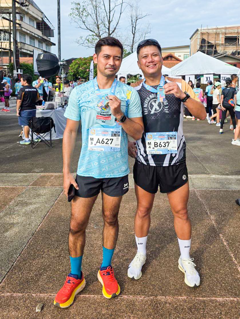 NinjaTooK's tweet photo. 🐉✨️ ลุงตุ๊ก และ สาวงามจาก กทม. พร้อมเซเลปคนดังภาคอีสาน 🌟 ที่งาน SCENIC 1/2 MARATHON NAKHON PHANOM 2025 🫶 ดีใจที่ได้เจอกันครับ 🥰 ep.4

#ScenicMarathon2025
#ScenicMarathonSeries2025
#ScenicHalfMarathonNakhonPhanom2025
#ScenicHalfMarathonNakhonPhanom
#ScenicRoute #SlowMarathon https://t.co/hvPNuvSOOe