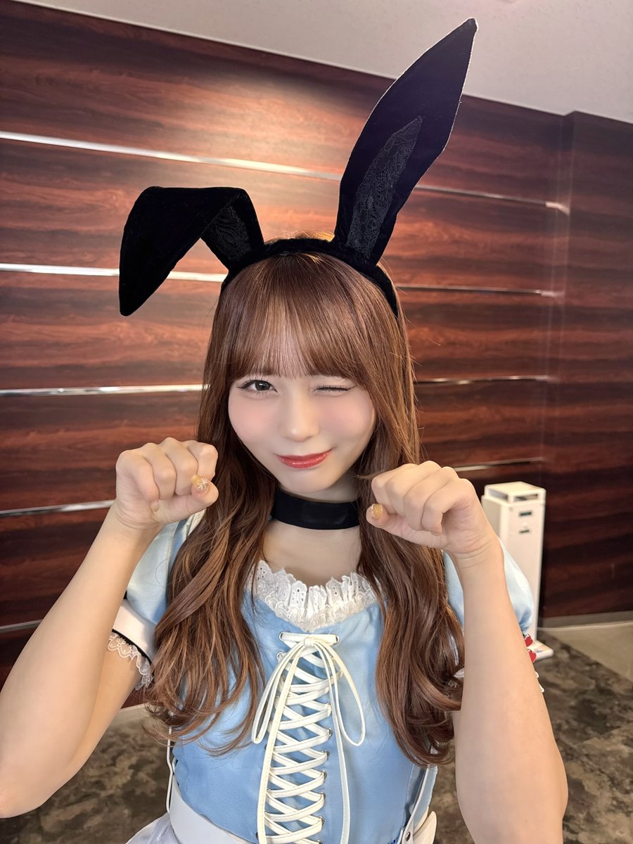 “ #CDTVライブライブ ”
ありがとうございました🎼👻❤︎

「ラブソングに襲われる」
フルコーラスいかがでしたか？🃏

ハロウィンSPということで...🎃♡

ポイズン衣装特別verに！
不思議の国のうさぎちゃんに
なっちゃいました🐇🫧🩵

#イコラブ