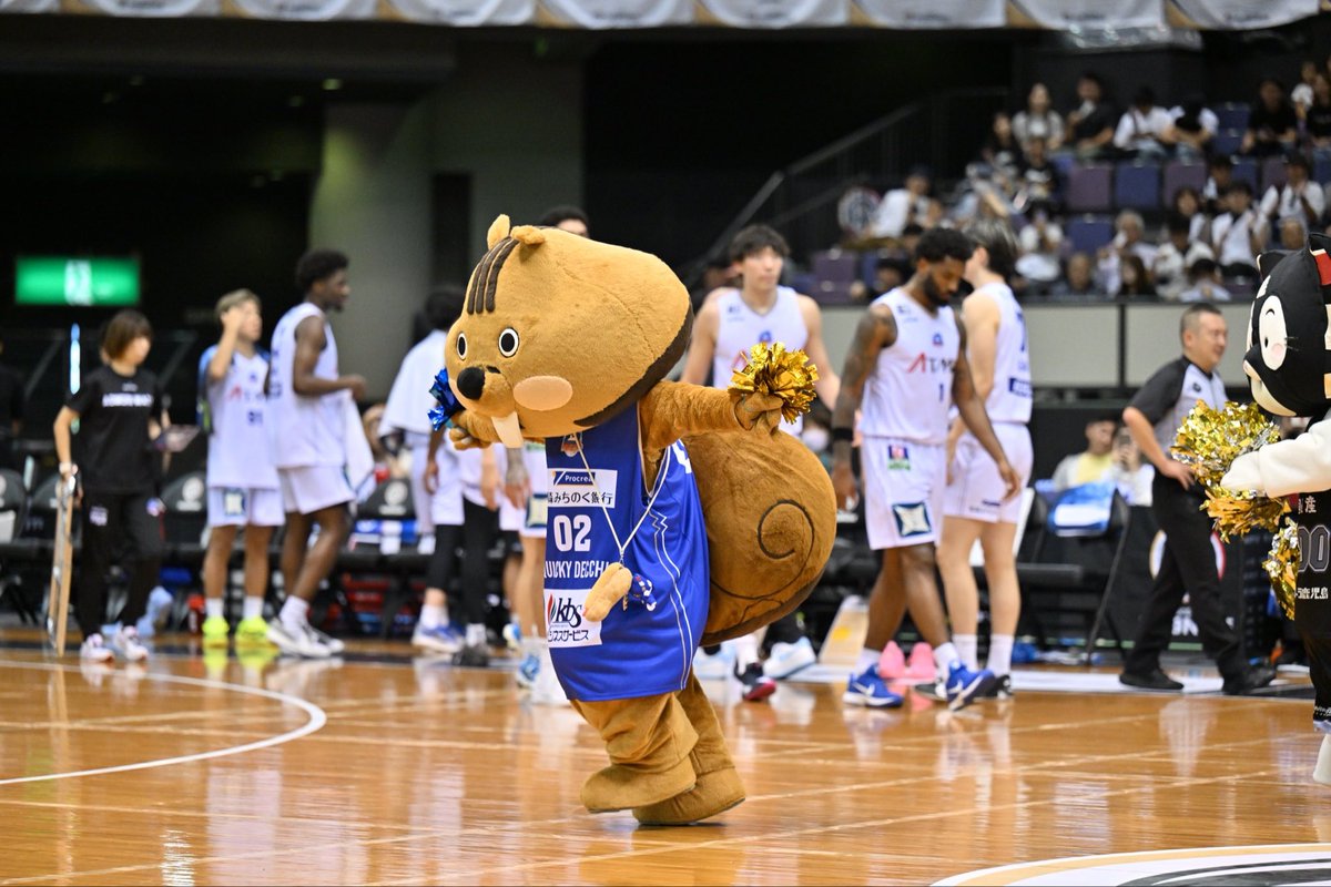 遠足楽しそうだったもんな
こんなにルンルン🎶してコートアウトしていくだもん

…もしかして🐈‍⬛に追いかけられてる？