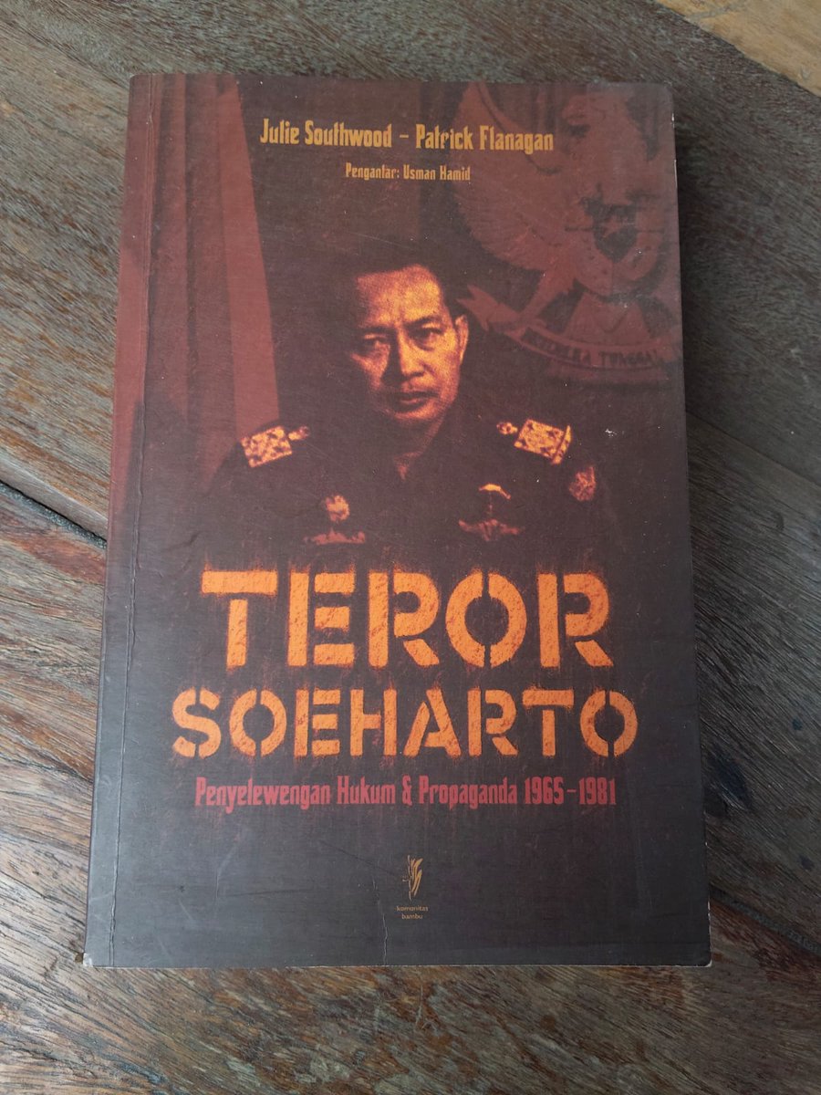 buku ini akan cetak ulang di <a href="/KomunitasBambu/">Komunitas Bambu</a> sebagai seri memahami soeharto en orde baru

buku ini jelas banget mau bilang bahwa dosa besar soeharto itu tidak dapat dibantah, itu sejarah, history bukan story, cerita kaleng-kaleng