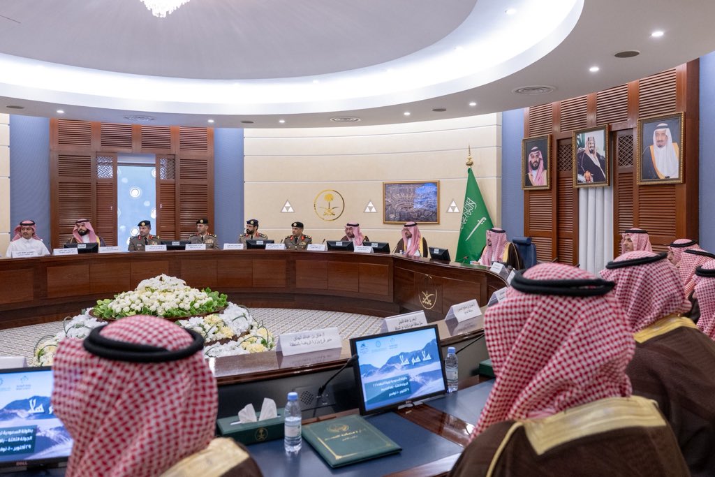 اطلع سموه خلال الاجتماع على مراحل التحضير والجاهزية التنظيمية والفنية للبطولة، مؤكدًا أهمية تكامل الجهود بين القطاعات الحكومية والخاصة لضمان نجاح الحدث بما يليق بمكانة المملكة في استضافة الفعاليات الرياضية الدولية..

سمو #أمير_منطقة_القصيم 
 بحضور سمو نائبه ، وسمو رئيس الإتحاد