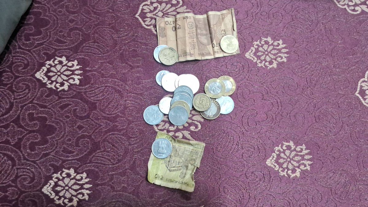 Aaj room saaf karane ki party😅
