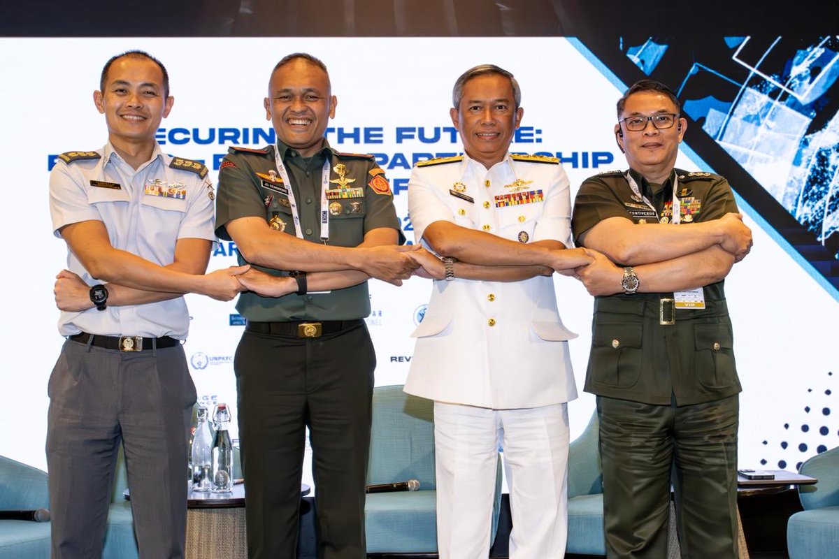 thesingaporeDIS's tweet image. The Asia Collective 2025 closed off the important discussions at the Singapore International Cyber Week with a gathering of the top cyber military leaders from Singapore, Indonesia, Malaysia and the Philippines.
 
#GuardiansofNewFrontier
#theSingaporeDIS