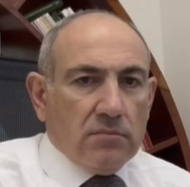 живешь себе спокойно на плюс вайбике / вспоминаешь сколько в этом году тебе исполнится лет