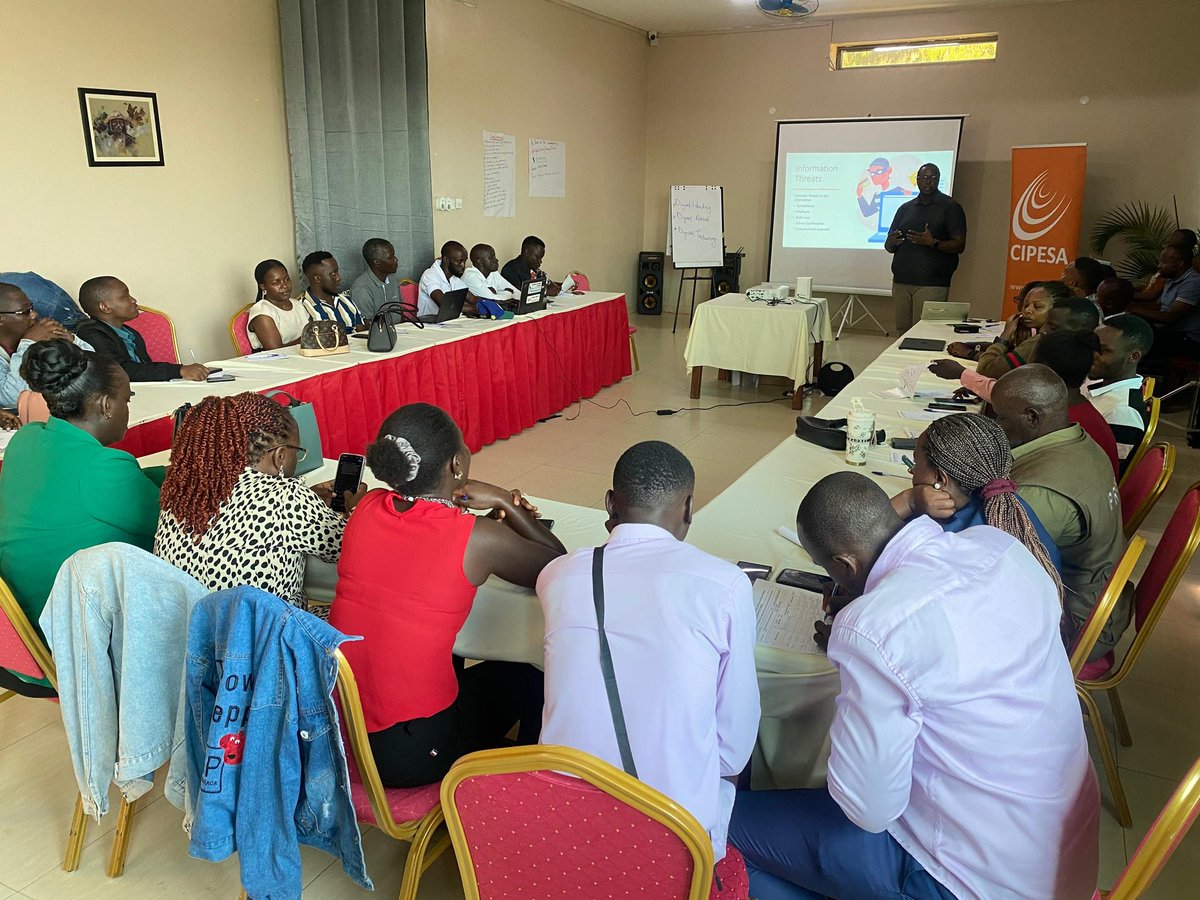 Ekiriho Hati:

Omushomo gw'okutendeka abanyamakuru aha nkoresa ya Intanenti n'okurinda emikura ya social media (Digital Security) omuri Mbarara.

Omushomo ogu ogurikuza kumara ebiro 2 gutebeekanisiibwe <a href="/cipesaug/">CIPESA</a>

#CyberSecurityAwarenessMonth
#InternetFreedomAfrica 
#WestUpdates