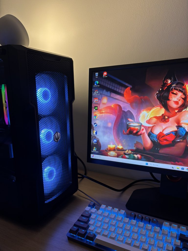 zapomnialam sie pochwalic nowym nabytkiem :3