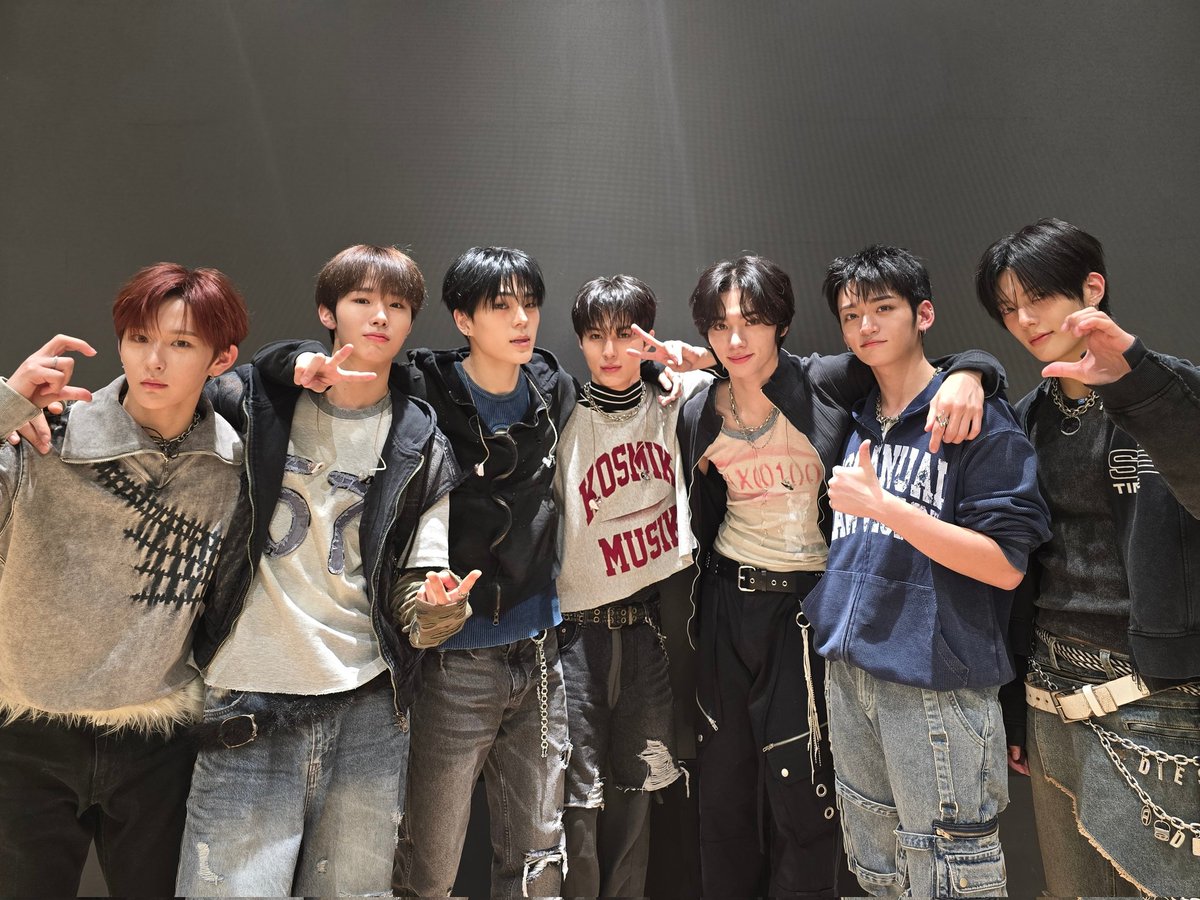 whib_official's tweet photo. [📸]
2025.10.27
the Fillin' Live
오랜만에 만난 AnD덕분에 에너지 충전 완료🔋

#WHIB #휘브 
#the_Fillin_Live https://t.co/H0COJTwj0L